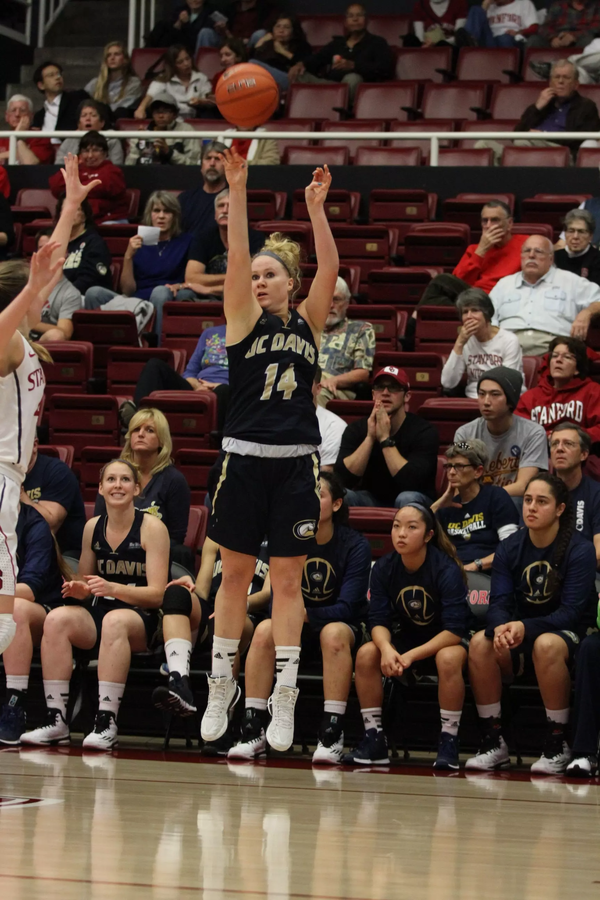 Sydnee playing basketball for UC Davis
